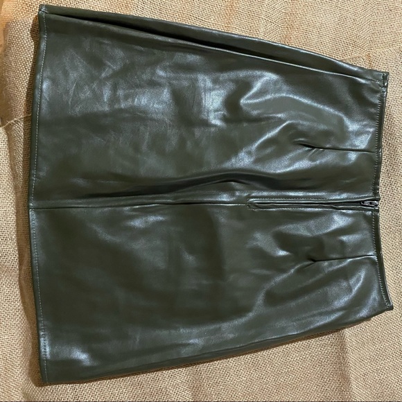 Tan and forest green leather skirt - Picture 8 of 10